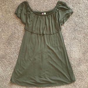 Francesca's Green Off-Shoulder Dress